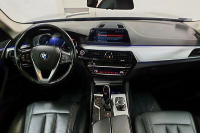 BMW Seria 5 540i GPF xDrive Luxury Line aut