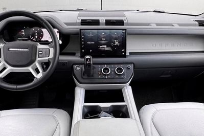 Land Rover Defender 110 D250 X-Dynamic HSE