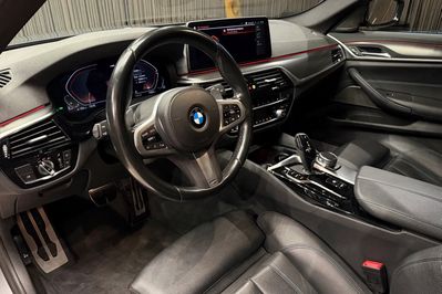 BMW Seria 5 Touring 520d xDrive M Sport