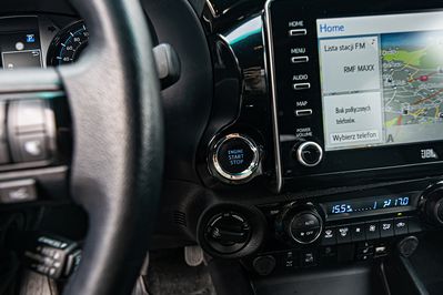 Toyota HiLux Double Cab Invincible 4x4  AT