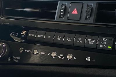 Lexus ES 300h Business Edition