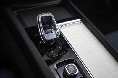 Volvo XC60 T6 Plug-In Hybrid AWD Ultra Dark