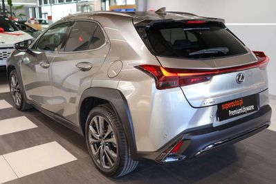 Lexus UX 300h F Sport Design