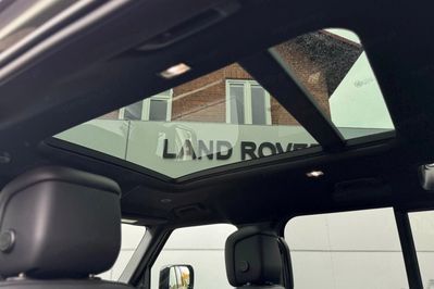 Land Rover Defender 110 D300 X-Dynamic HSE