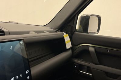 Land Rover Defender 110 D250 X-Dynamic SE