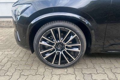 Volvo XC90 B5 AWD Ultra Dark