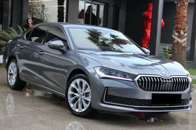 Skoda Superb Drive 2.0 TSI DSG