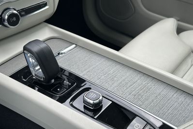 Volvo XC60 T8 Plug-In Hybrid AWD Plus Bright aut