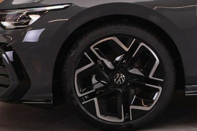 Volkswagen Golf R-Line Plus 1.5 eTSI mHEV