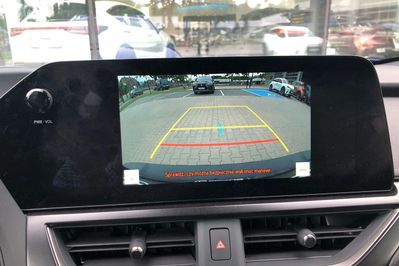 Lexus UX 300h F Sport Design