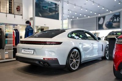 Porsche Panamera 4