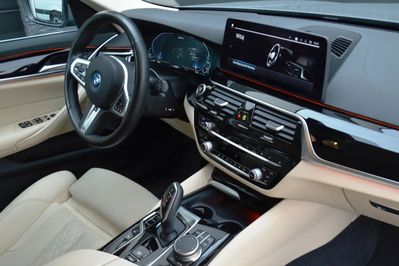 BMW Seria 5 530e sport-aut