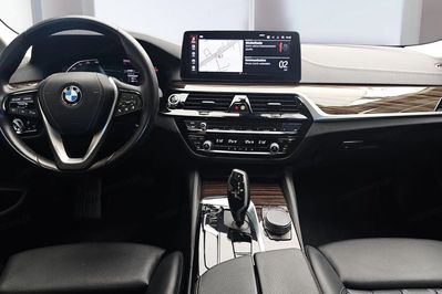 BMW Seria 5 Touring 520d xDrive Luxury Line