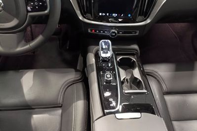 Volvo V60 T6 AWD Plug-In Hybrid Ultra Dark