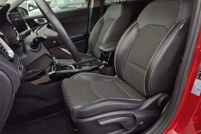 Kia Ceed 1.5 T-GDI mHEV Business Line DCT