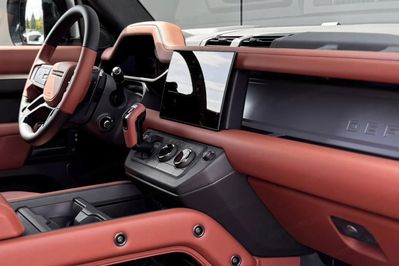 Land Rover Defender 110 P635 V8 Octa