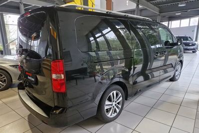 Peugeot Traveller Long L2H1 Business EAT8