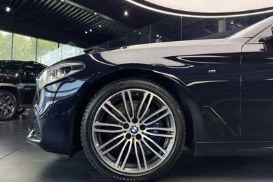 BMW Seria 5 530i xDrive M Sport sport