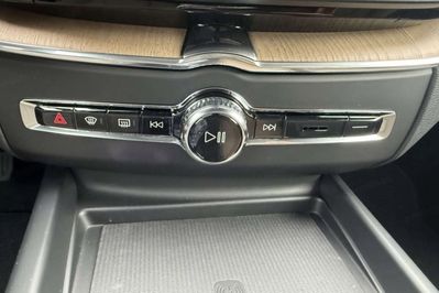 Volvo XC60 B5 AWD Plus Dark