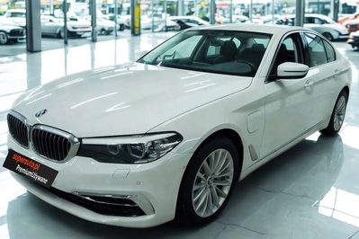 BMW Seria 5 530e iPerformance xDrive Luxury Line sport-aut