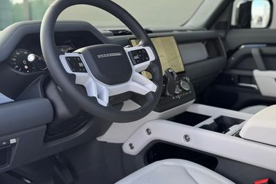 Land Rover Defender D250 mHEV S