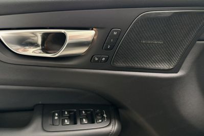 Volvo XC60 B5 B AWD Plus Dark aut