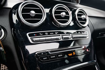 Mercedes Klasa C C 300 2.0  9G-TRONIC