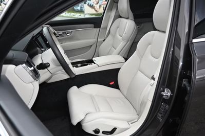 Volvo V90 T6 AWD Plug-In Hybrid Plus Bright