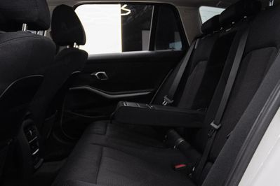 BMW Seria 3 318i Advantage aut