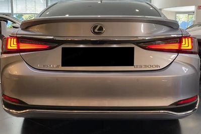 Lexus ES 300h Business Edition 2.5 E-CVT