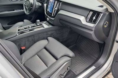 Volvo XC60 B5 B AWD Plus Dark