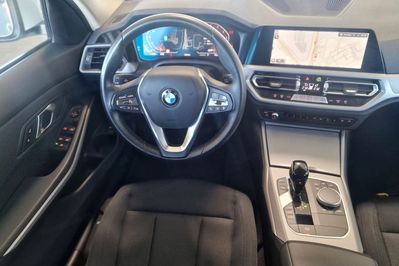 BMW Seria 3 318i Advantage aut