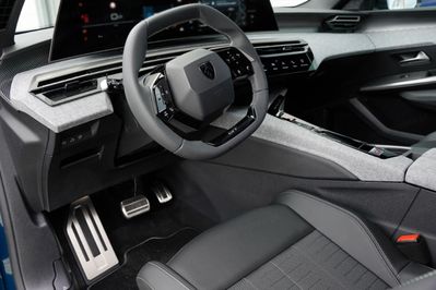 Peugeot 5008 GT 1.2 mHEV e-DCS6