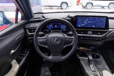 Lexus UX 300h AWD
