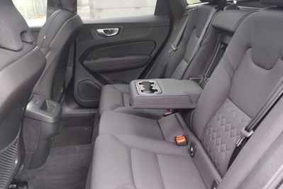 Volvo XC60 B5 B AWD Plus Dark