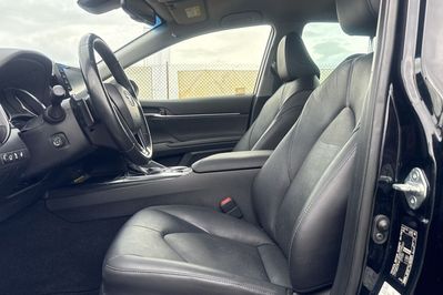 Toyota Camry 2.5 Hybrid Executive Cvt