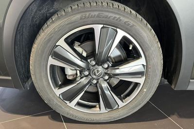 Lexus UX 300h Business 2.0 Hybrid Dynamic Force