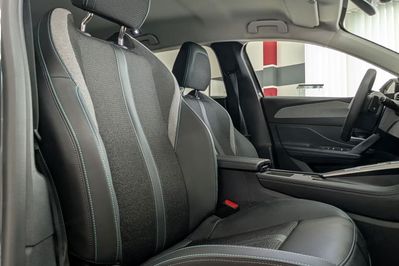 Peugeot 308 Allure EAT8 1.5 BlueHDi