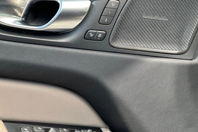 Volvo XC60 T8 Plug-In Hybrid AWD Ultra Dark