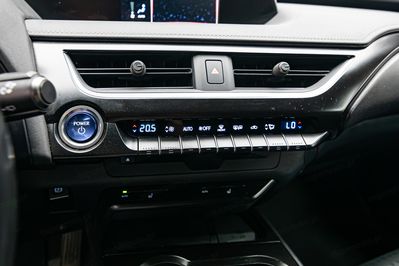 Lexus UX 250h