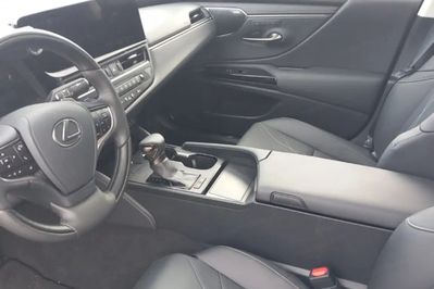 Lexus ES 300h Omotenashi