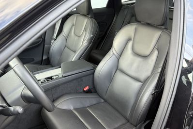 Volvo XC60 T6 Plug-In Hybrid AWD Plus Dark aut