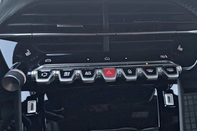 Peugeot 2008 1.2 PureTech  EAT8