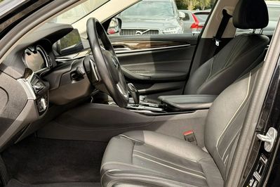BMW Seria 5 530e iPerformance Luxury Line aut