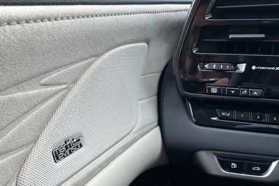 Lexus RX 350h Omotenashi