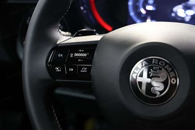 Alfa Romeo Junior 1.2 Ibrida Q4 Ti