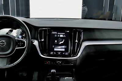 Volvo V60 B4 B Momentum Pro