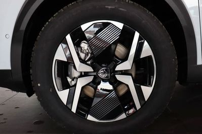 Peugeot 2008 GT Exclusive e-DCS6 1.2 PureTech mHEV