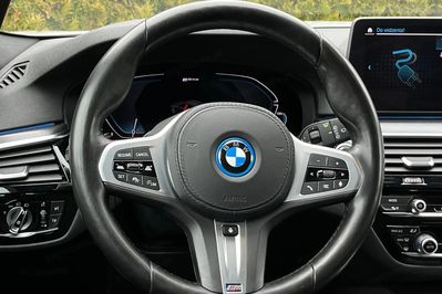 BMW Seria 5 530e xDrive M Sport sport-aut