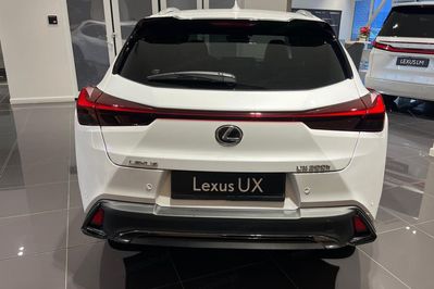 Lexus UX 300h F Sport Design Hybrid Dynamic Force